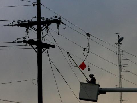  Бурята остави 10 села в Пазарджишко без ток