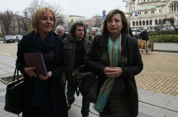 Манолова внесе закон по референдума на Слави