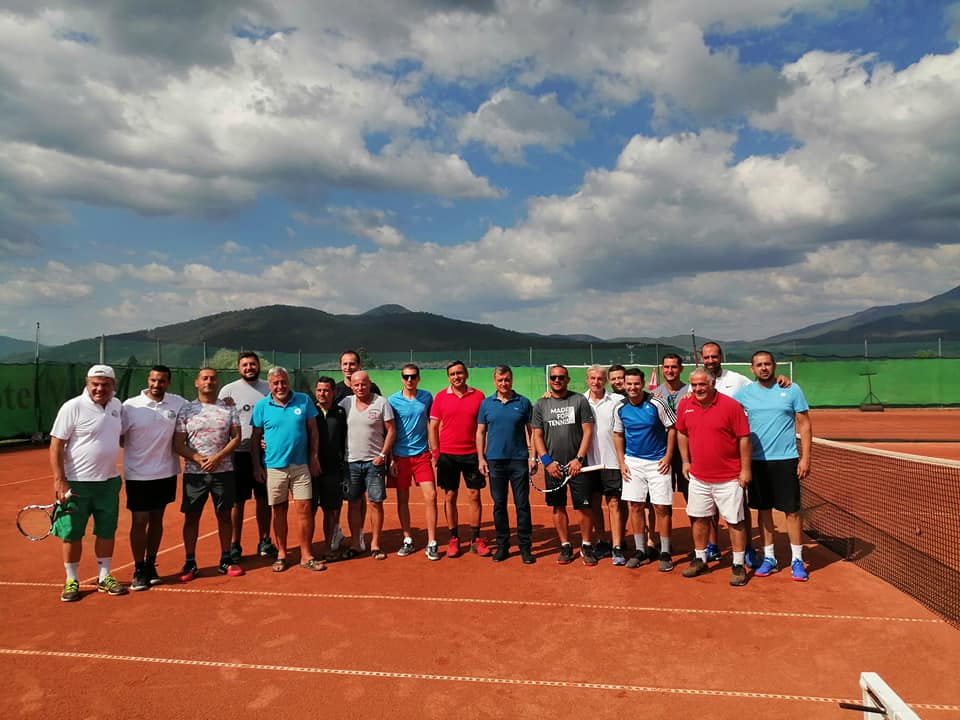  Велинградчани грабнаха купата при мъжете в Националното работническо първенство по тенис за аматьори