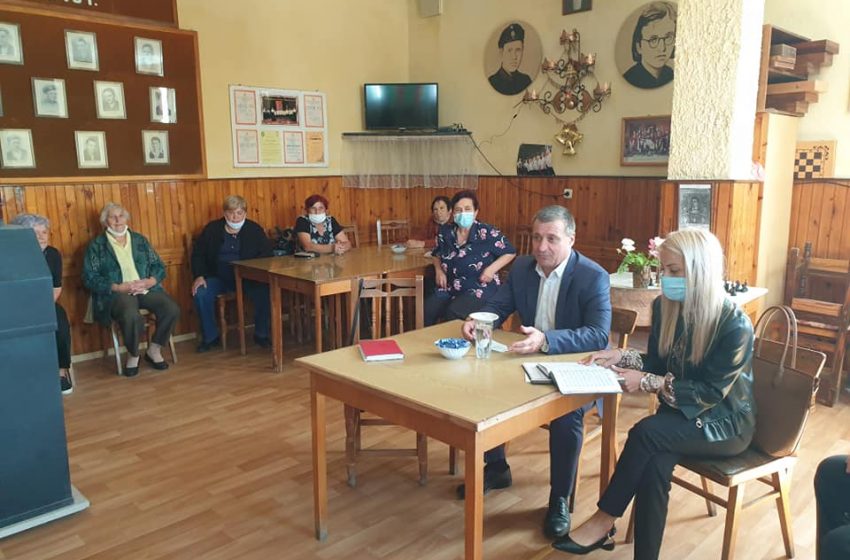  По покана на председателя и членовете, кметът на Община Велинград д-р Костадин Коев посети Културен клуб на пенсионера в кв. Каменица.