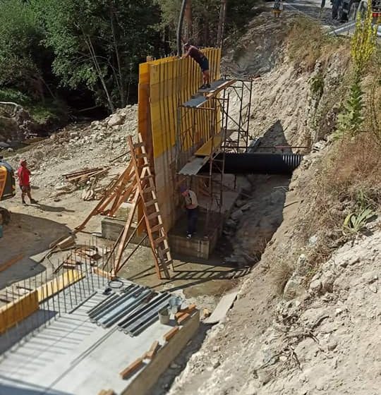  Започна изграждането на подпорна стена по пътя Абланица-Цветино