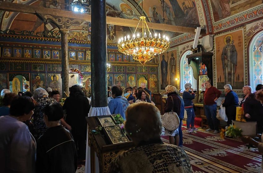  Храм “Св. Неделя” – гр. Ракитово отслужи литургия за Голяма Богородица