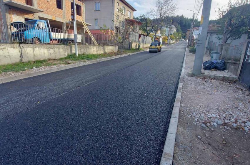  Велинград: Започна асфалтирането на ул. „Цар Калоян”