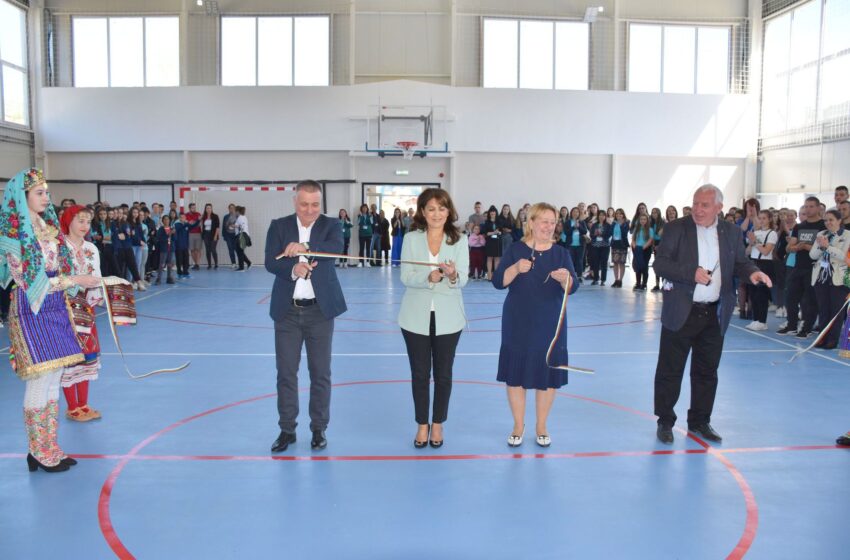  Във велинградското село Драгиново откриха официално физкултурен салон към Иновативно средно училище ”Методий Драгинов”