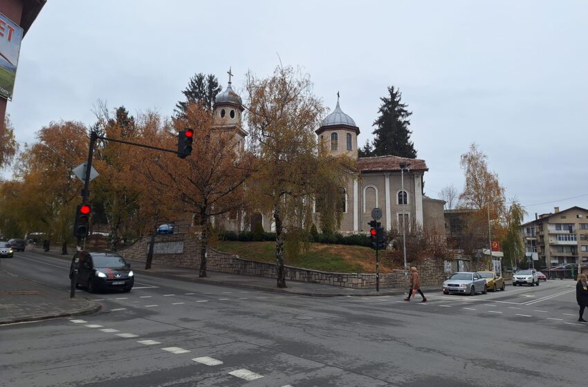  В понеделник започва ремонт на светофарите под храм „Успение Богородично”